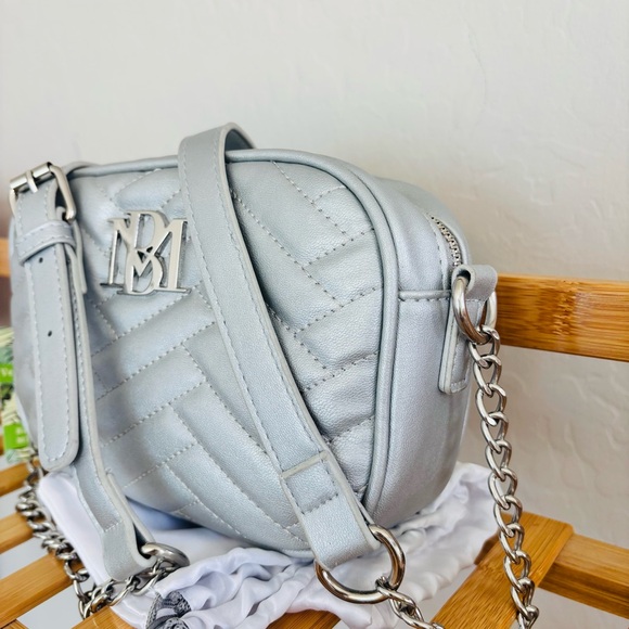 Badgley Mischka NWT Metallic Silver Quilted camera bag Crossbody with Chain - Picture 9 of 9